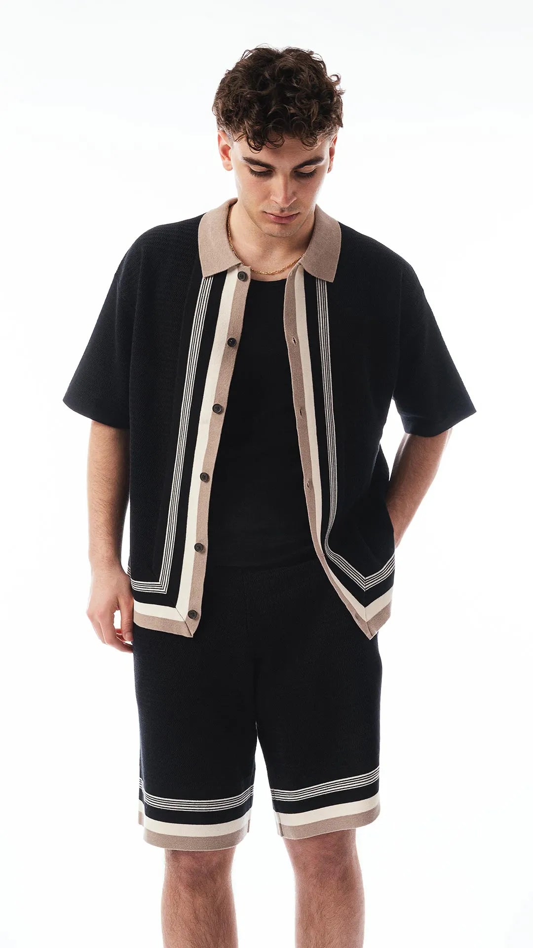 Coordinato da Uomo Estivo in 100% Cotone – Camicia e Bermuda Neri con Profili Moka e Avorio